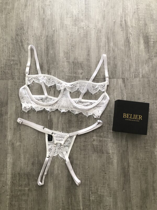 LC031 Set en encaje con abertura en el pecho y panty tipo harness