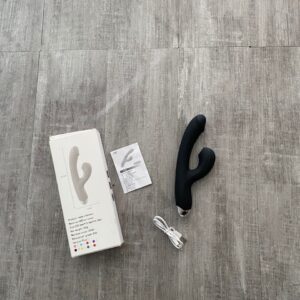 BIJS096 Vibrador con penetración y satisfayer