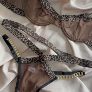 BPLC035 set de copa  en mata y sesgo en busto y panty  con candena